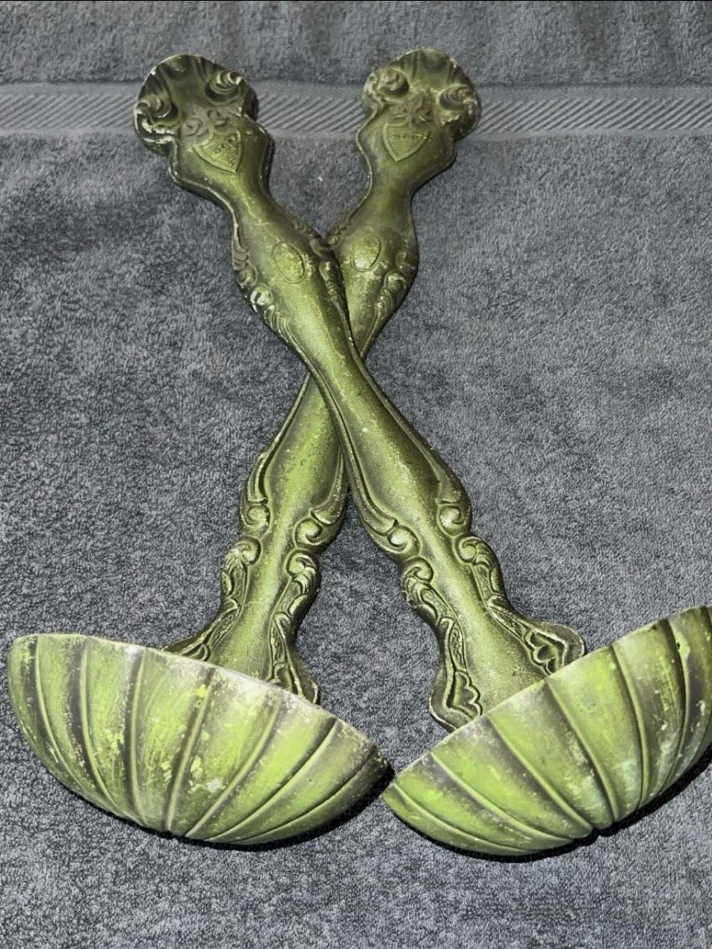 VNTG 1960’S HOMCO CAST IRON LADLE-SHAPED WALL DECORATIONS//OLIVE GREEN PATINA